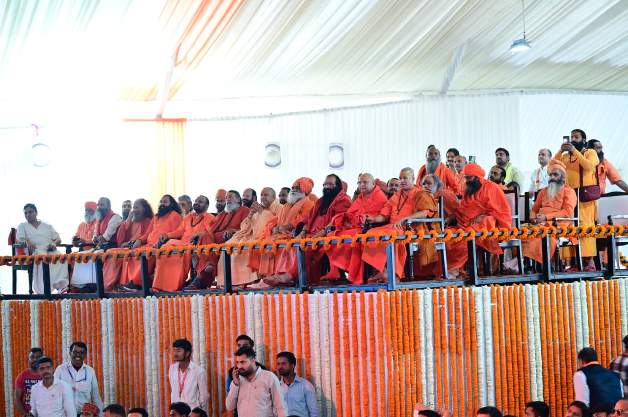 चार साल बेमिसाल कार्यक्रम में संत समाज की गरिमामयी उपस्थिति