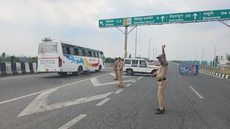 वीकेंड ट्रैफिक मैनेजमेंट में दून पुलिस की बड़ी सफलता, भारी दबाव के बावजूद नहीं लगा लंबा जाम