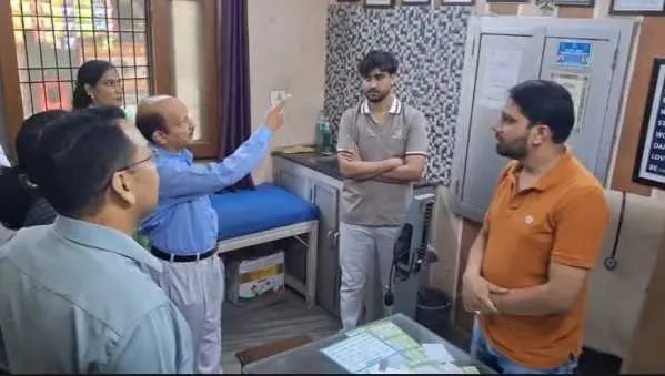 महिला की मौत के बाद बनभूलपुरा में प्रशासन की बड़ी कार्रवाई, तीन क्लीनिक सील